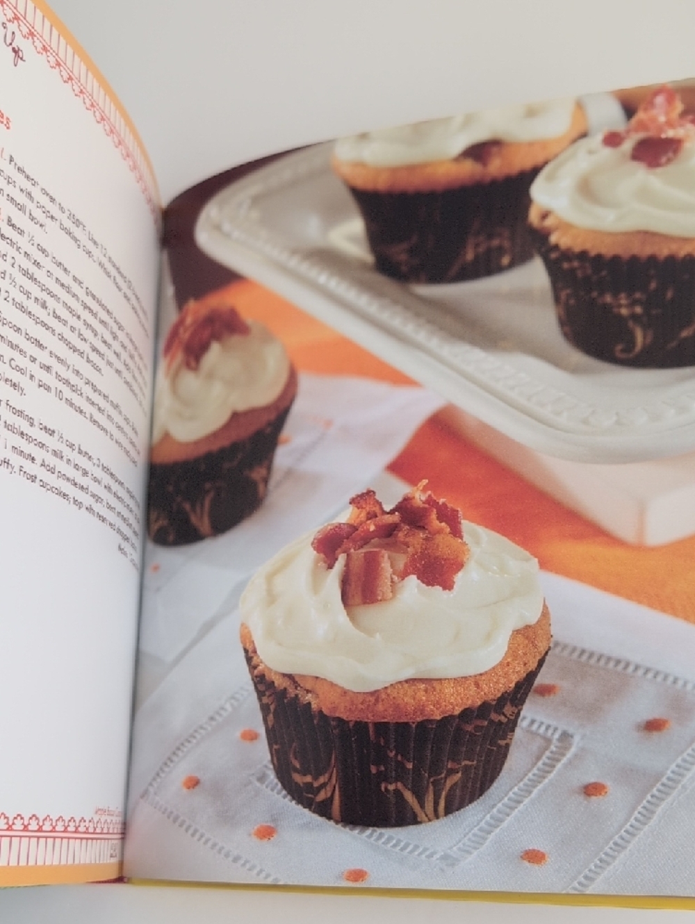 The Cupcake Bible Cookbook 150 Recipes NEW - Picture 11 of 12